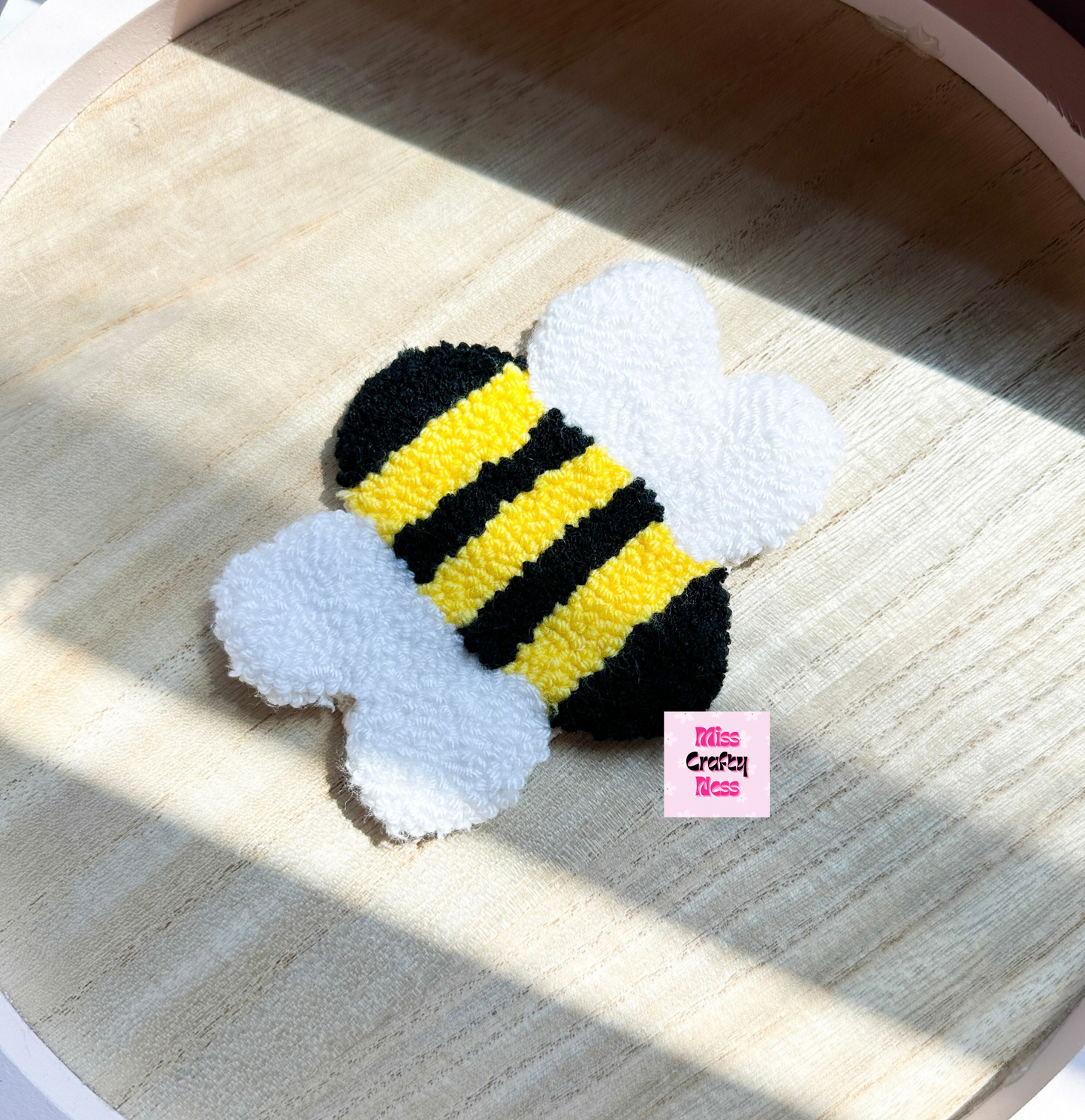 Bee mug rug