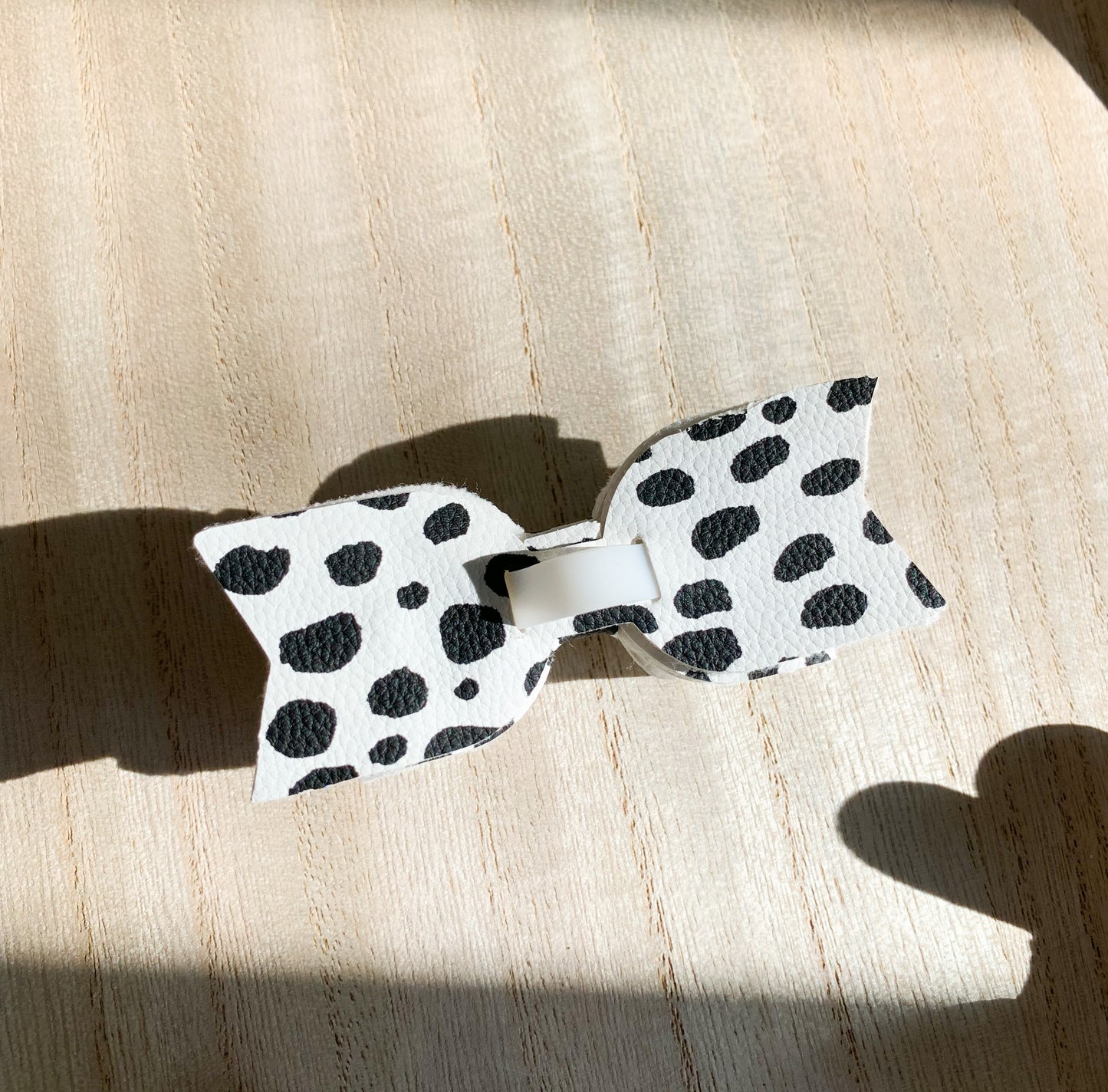 White spotted bow straw topper