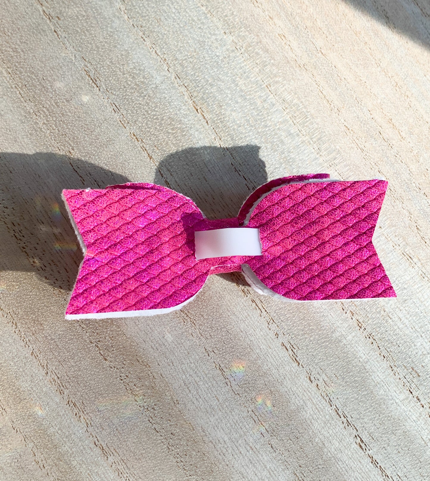 Shimmery hot pink bow straw topper