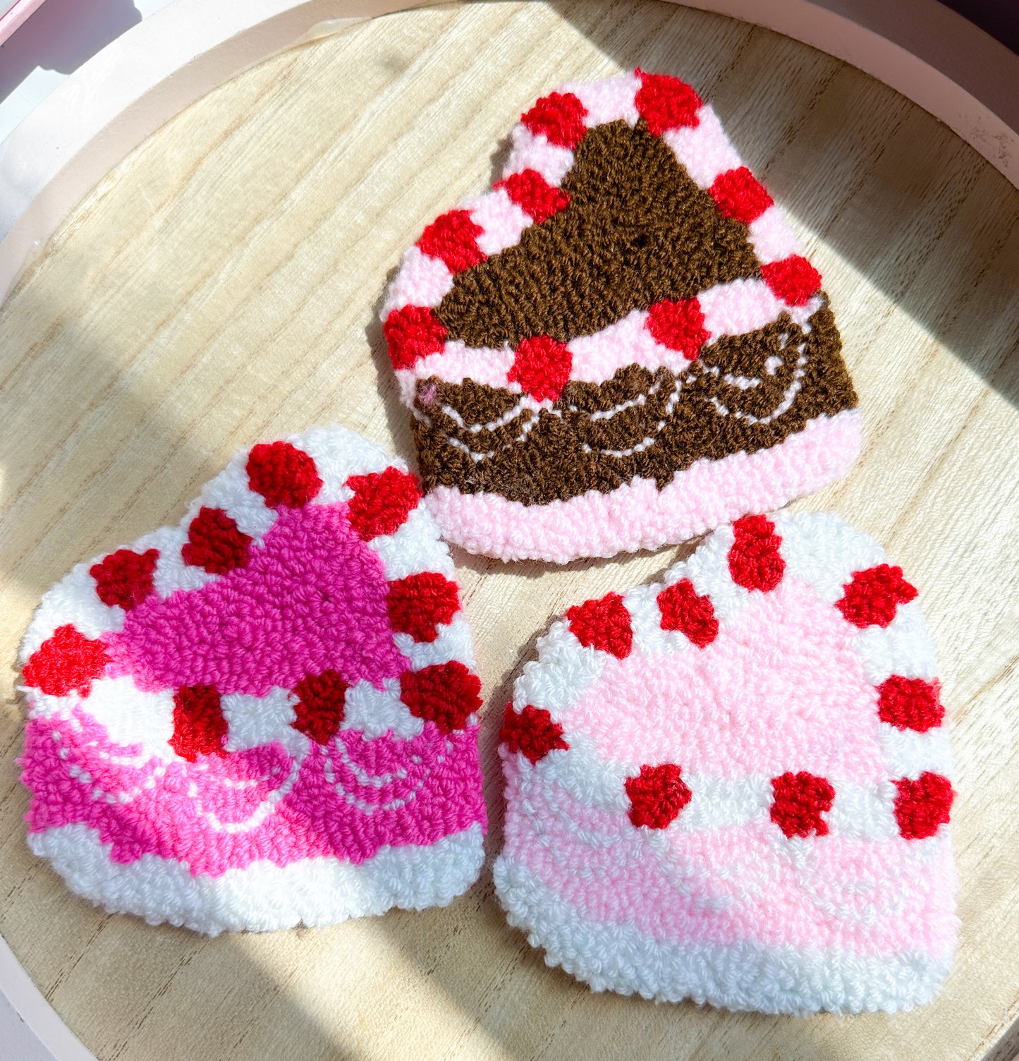 Cake mug rug coaster