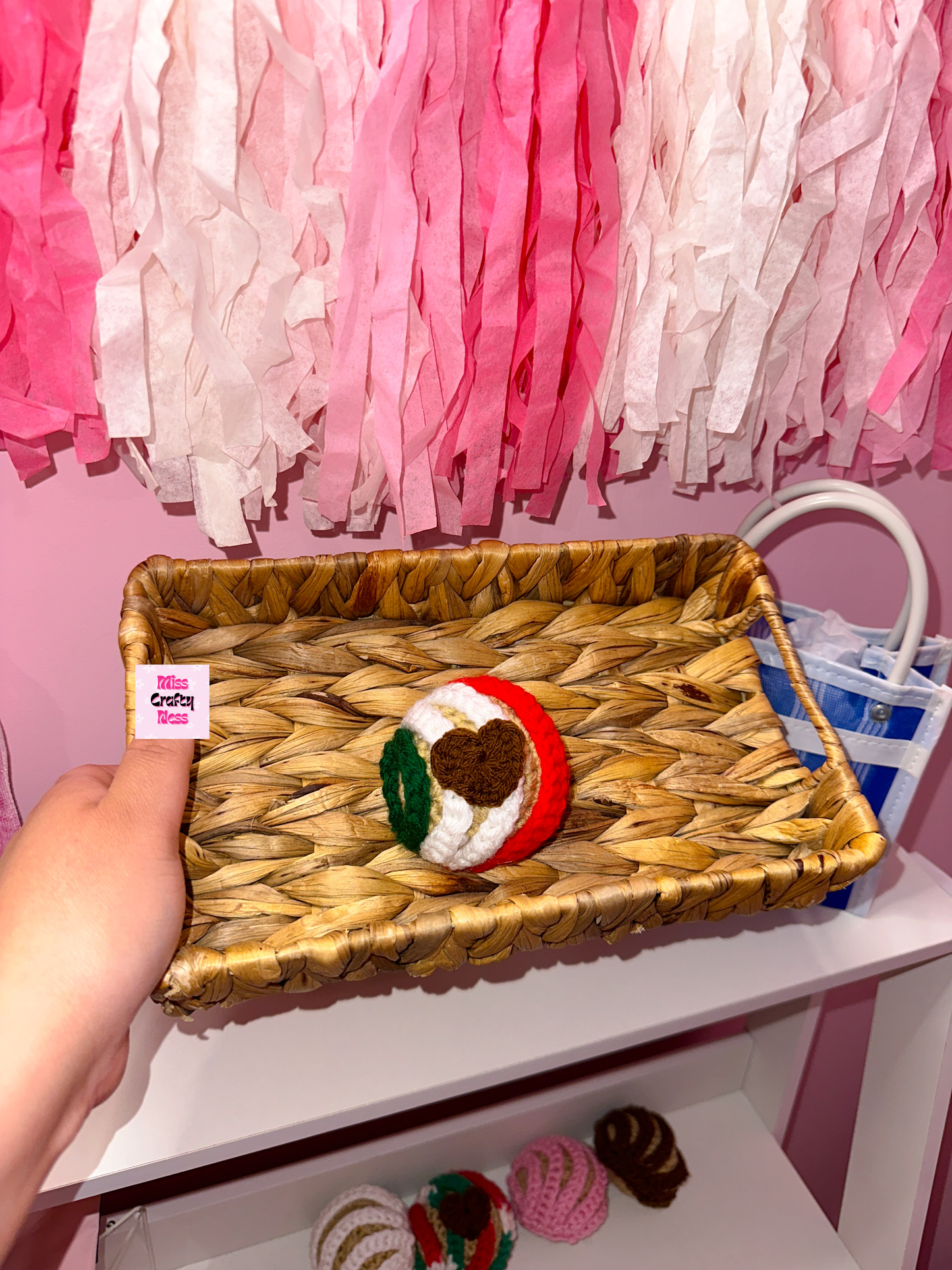 Small crochet concha